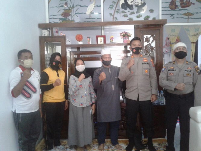 Kapolsek Percut Sei Tuan Bersama Pimpinan GEMMA Wilayah Sumut Memberikan Santunan Kepada Anak-anak Yatim Piatu