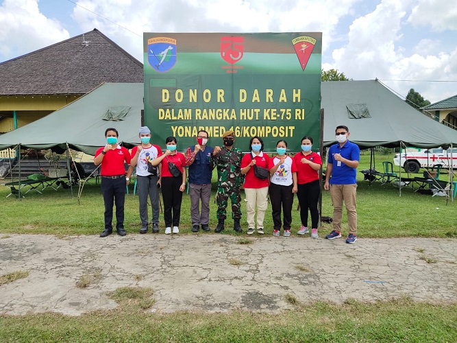 Maknai Hari Kemerdekaan, Yonarmed 16/KMP Melaksanakan Bhaksos dan Donor Darah