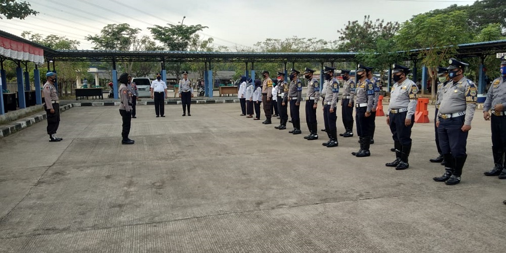Polsek Cibeber Polres Cilegon Melaksanakan Pengamanan Pendistribusian Bansos