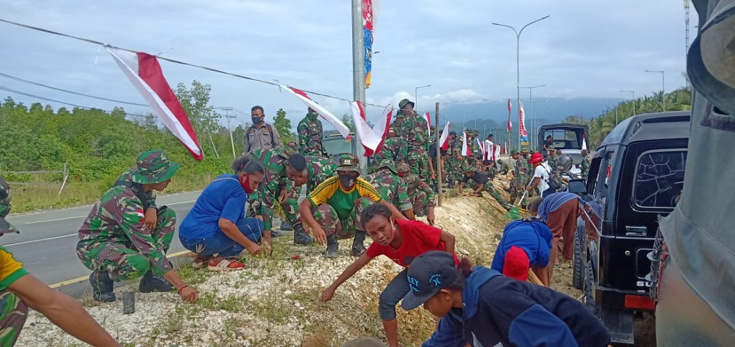 SATGAS YONIF 413 BREMORO WARNAI KARYA BHAKTI DI JEMBATAN MERAH