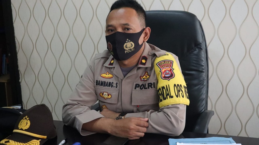 Cegah Covid-19 Polres Cilegon Semprot Disinfektan di Kota Cilegon