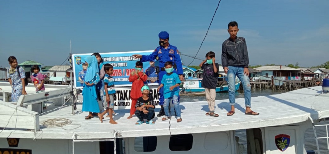 Perpustakaan Terapung Ditpolairud Polda Sumut Wujud Kepedulian Polri Fasilitasi Sistem Pembelajaran Daring