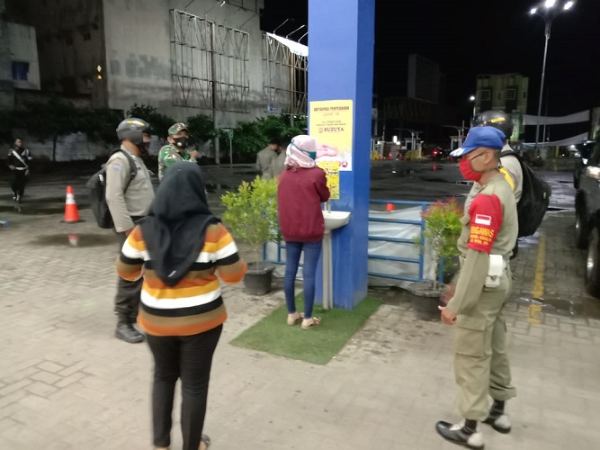 Personel Polsek Bagan Sinembah, TNI dan Satpol PP Bagan Sinembah Lakukan Operasi Yustisi Penerapan Protokoler Kesehatan