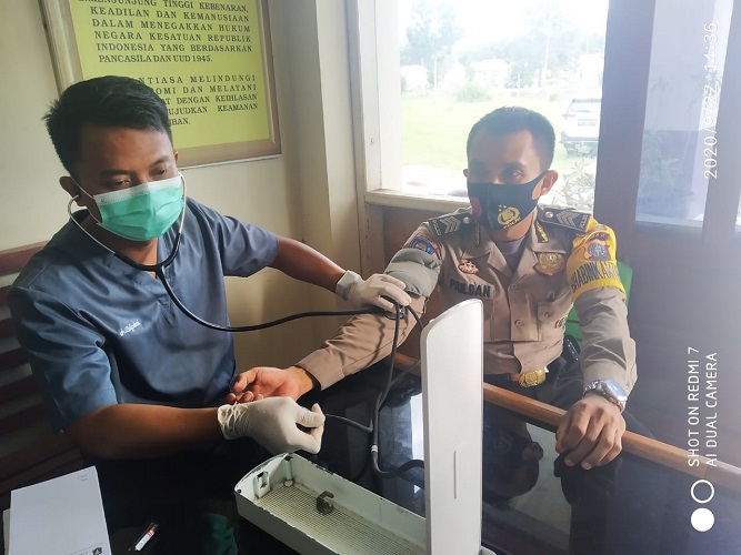 Tim Urkes Polres Rokan Hilir Laksanakan Pemeriksaan Pelayanan Kesehatan Terhadap Personil Polsek Rimba Melintang dan Tahanan