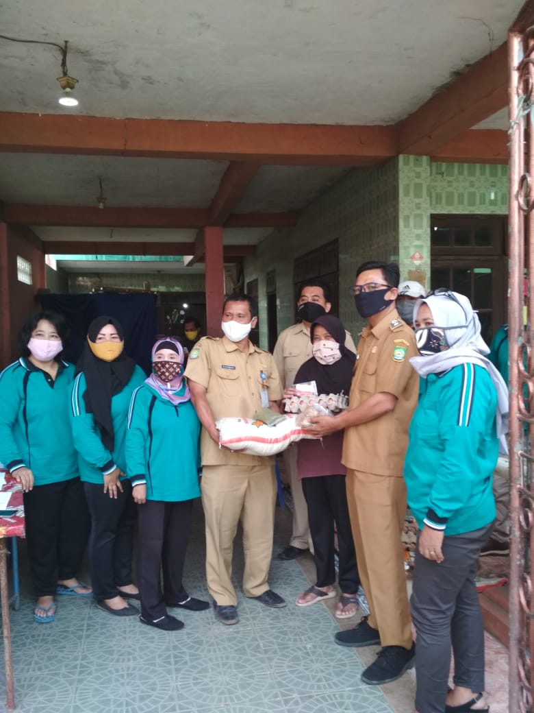Penyaluran Bantuan 118 Kepala Desa Babakan Berjalan dengan Lancar