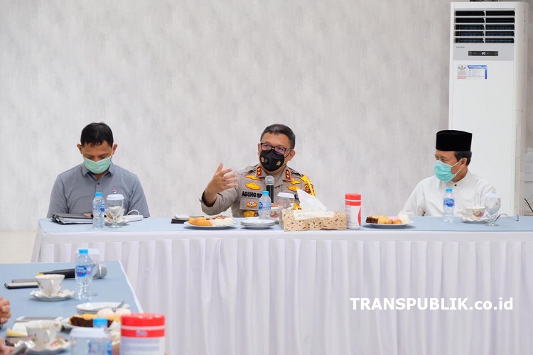 Ketua FKPMR Berdialog dengan Kapolda Riau Mengenai Terkait Unjuk Rasa Mahasiswa di Kediaman Dinas Kapolda Riau