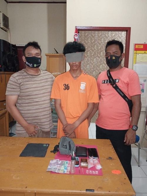 Terduga Seorang Pemuda Diamankan SatReskrim Polsek Kubu, Diduga Sering Mengedarkan Narkoba di Rumahnya