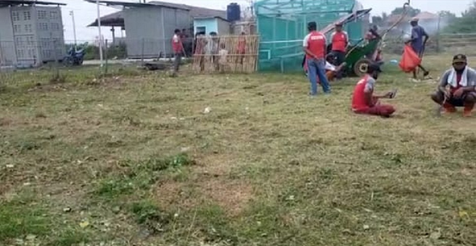 Jum'at Bersih, Kades Banyuasih Gotong Royong Membersihkan Kebon, yang Akan Dijadikan Lahan Kelompok Tani Wanita