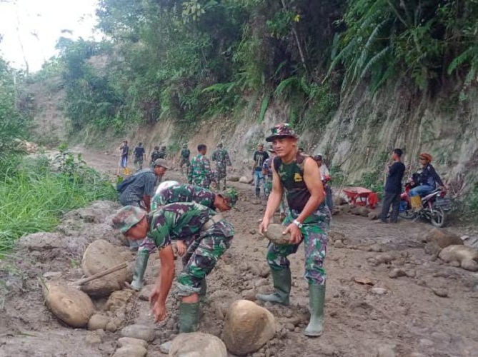 Pengerasan Jalan oleh Satgas TMMD 111 Kodim 0204/DS Terus Dilakukan