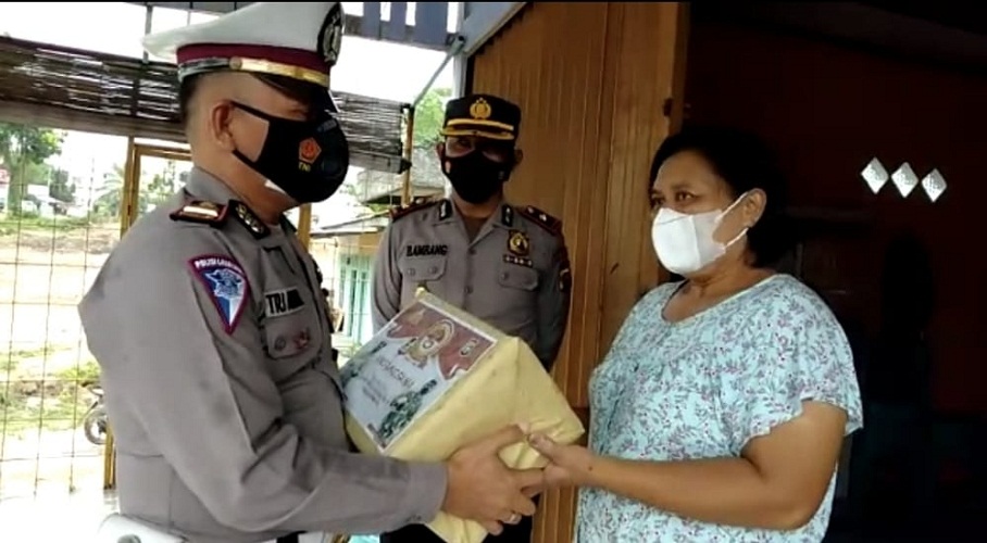 Sambut Hari Bhayangkara ke-75 Kapolsek Tanah Putih Polres Rokan Hilir Melaksanakan Kegiatan Anjangsana Warakauri