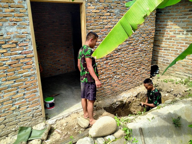 Totalitas Rehab RTLH, Satgas TMMD Kodim 0204/DS Buatkan Septic Tank