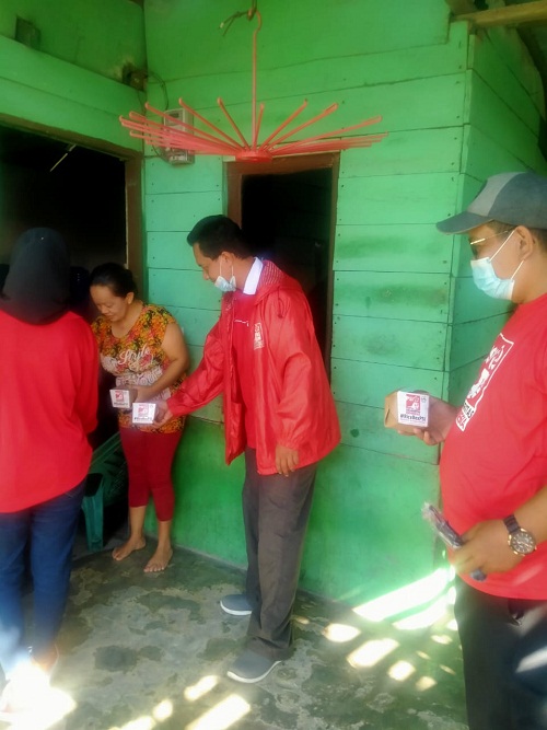 DPC PSI Medan Marelan Berbagi Nasi Kotak / Rice Box Bagi Warga Kurang Mampu