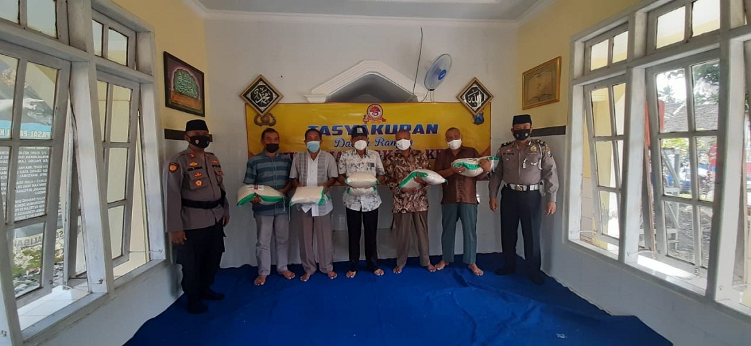 Hari Bhayangkara ke-75, Polsek Kalibaru Berikan Tali Asih kepada Lima Purnawirawan