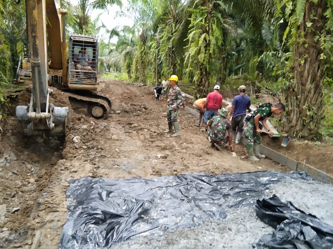 Hari ke-21 TMMD Kodim 0204/DS, Jalan Cor Rigid Beton Tinggal 795 Meter Lagi