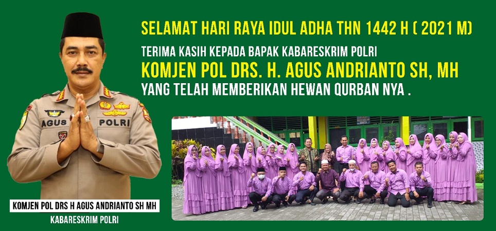 Kabareskim Komjen Drs Agus Andrianto SH MH Menyembelih Hewan Kurban untuk Guru-guru Madrasah