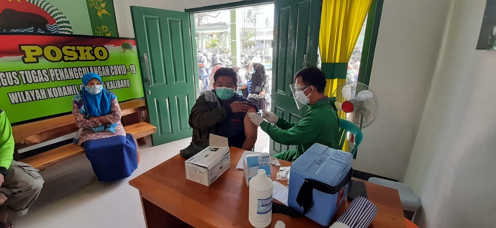 Koramil 0825/05 Kodim 0825 Banyuwangi Fasilitasi Warga Vaksinasi