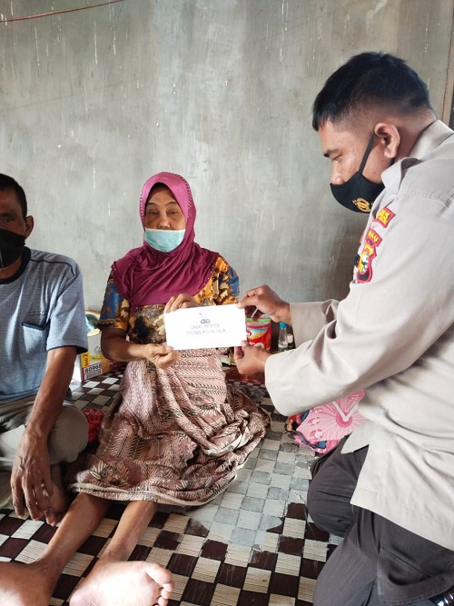 Perduli Sesama dan Kaum Duafa, Polsek Sinaboi Polres Rohil Laksanakan Kegiatan Pembagian Zakat Profesi