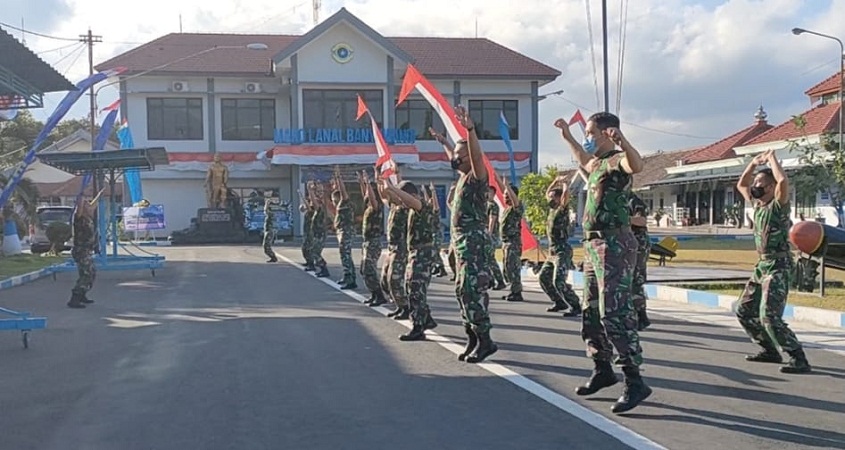TNI AL Banyuwangi dalam Masa PPKM Tetap Laksanakan Pembinaan Pisik Guna Meningkatkan Imun