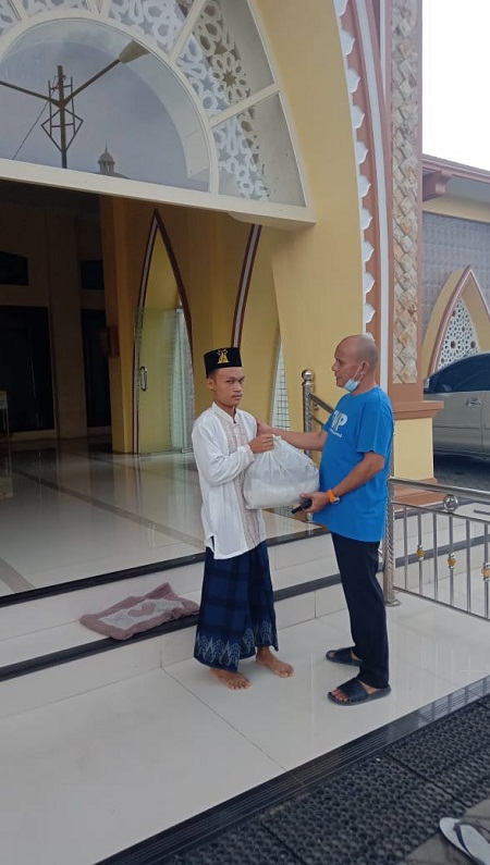 FWP Menyalurkan Bantuan Kabareskrim ke Masjid dan Gereja di Kota Medan