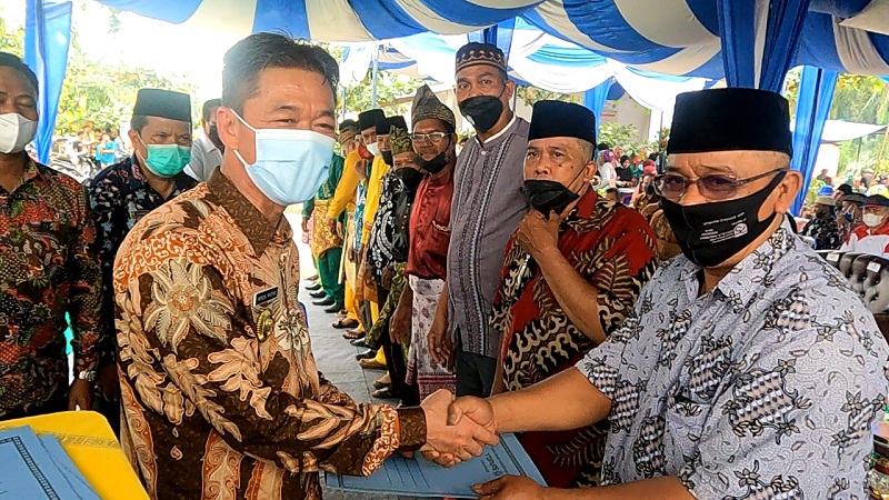 Bupati dan Wakil Bupati Rohil Menghadiri Kegiatan Hari Jadi ke-13 Kepenghuluan Harapan Jaya