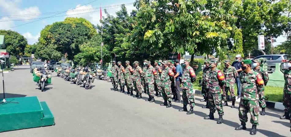 Kodim 0203/Langkat Menyalurkan Bantuan Sembako Pangdam I/BB untuk Warga Terdampak Covid-19