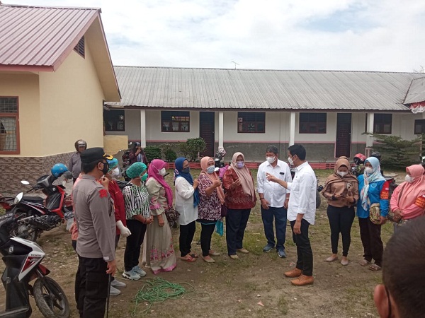 Pemko Pematangsiantar Menyerahkan BST kepada Warga Terdampak Covid-19