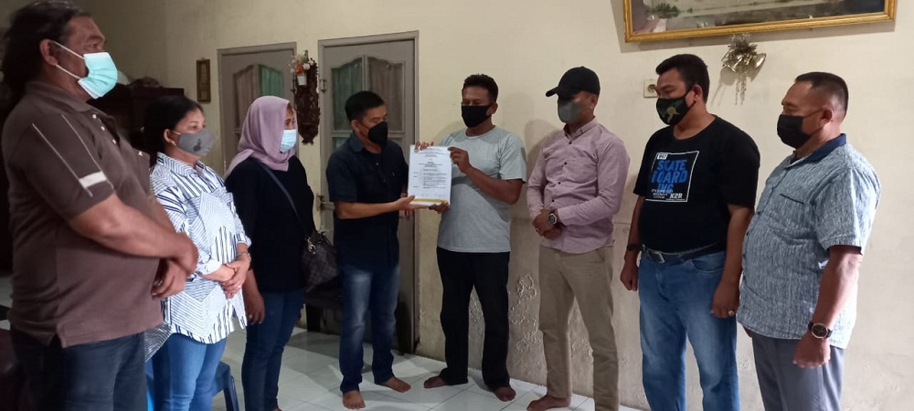 Wanhat Secara Simbolis Serah Terima Pada KSB SK LIN Wilayah Sumut dari DPP