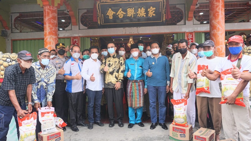 Baksos Peduli Sosial, Yayasan Tionghoa Bagansiapiapi Bagikan Ribuan Paket Sembako