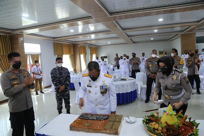 Di Hari Jadi TNI AL ke-76, Wakapoldasu Berikan Suprise Sebagai Sinergitas TNI-Polri Solid dan Harmonis