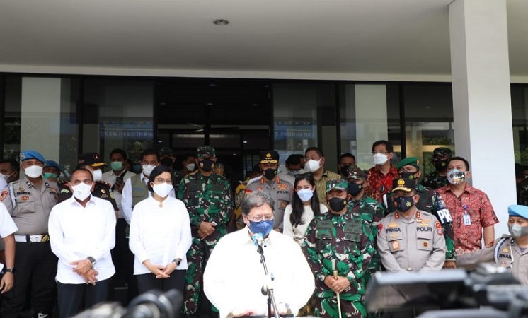 Kapoldasu Dampingi Kabareskrim Polri serta Menko Ekonomi dan Menkeu, Berikan BTPKLW dan Tinjau Vaksinasi