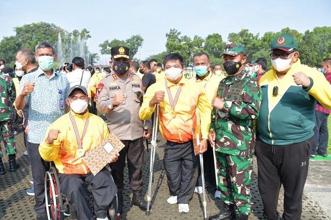 Pangdam I/BB Dampingi Gubsu Lepas 349 Orang Kontingen PON XX/2021