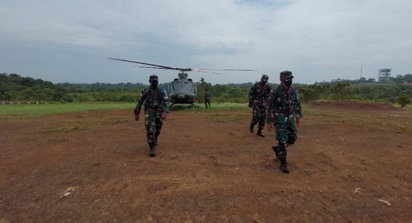 Pangdam XII/Tpr dan Danpuslatpur Meninjau Daerah Latihan dengan Helikopter Belt