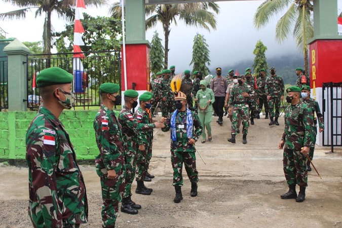 Pasukan TNI Bersenjata Lengkap Mengawal Pangdam I/BB