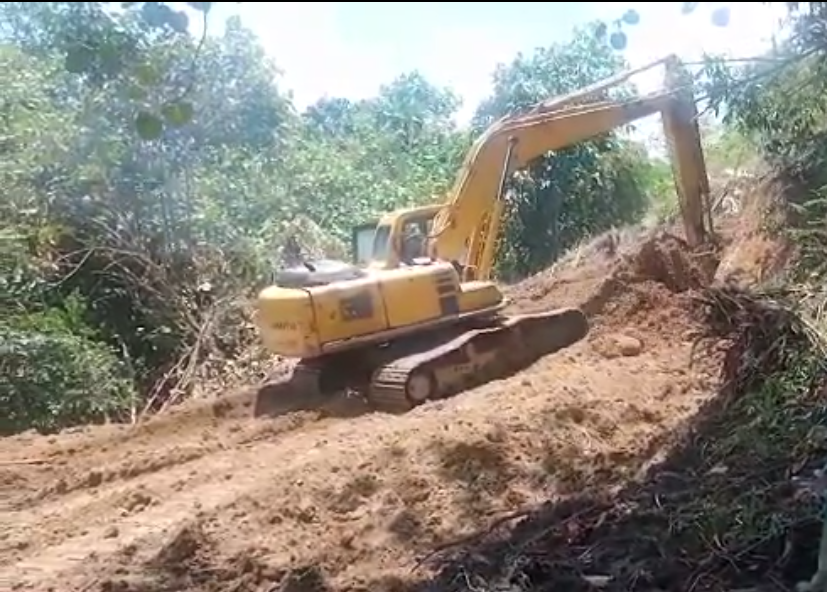 "Sigajah Kuning Penggali Tanah Kehausan", Prajurit Kodim 0206/Dairi Pasok Minuman