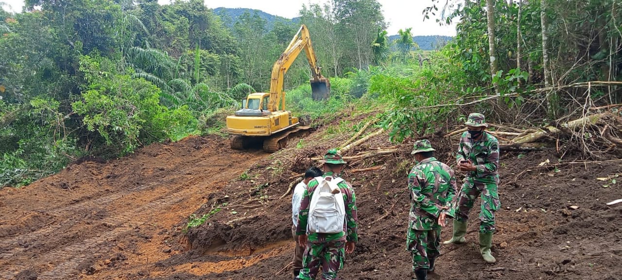 Lokasi Pembelah Hutan Pra TMMD Kodim 0206/Dairi Tangguh,TNI dan Warga Bwrjibaku Bekerja Keras