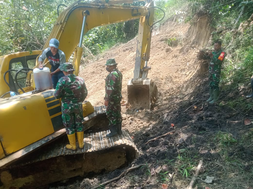 Pembangunan Jalan Baru Pra TMMD Kodim 0206/Dairi di Bantu Warga
