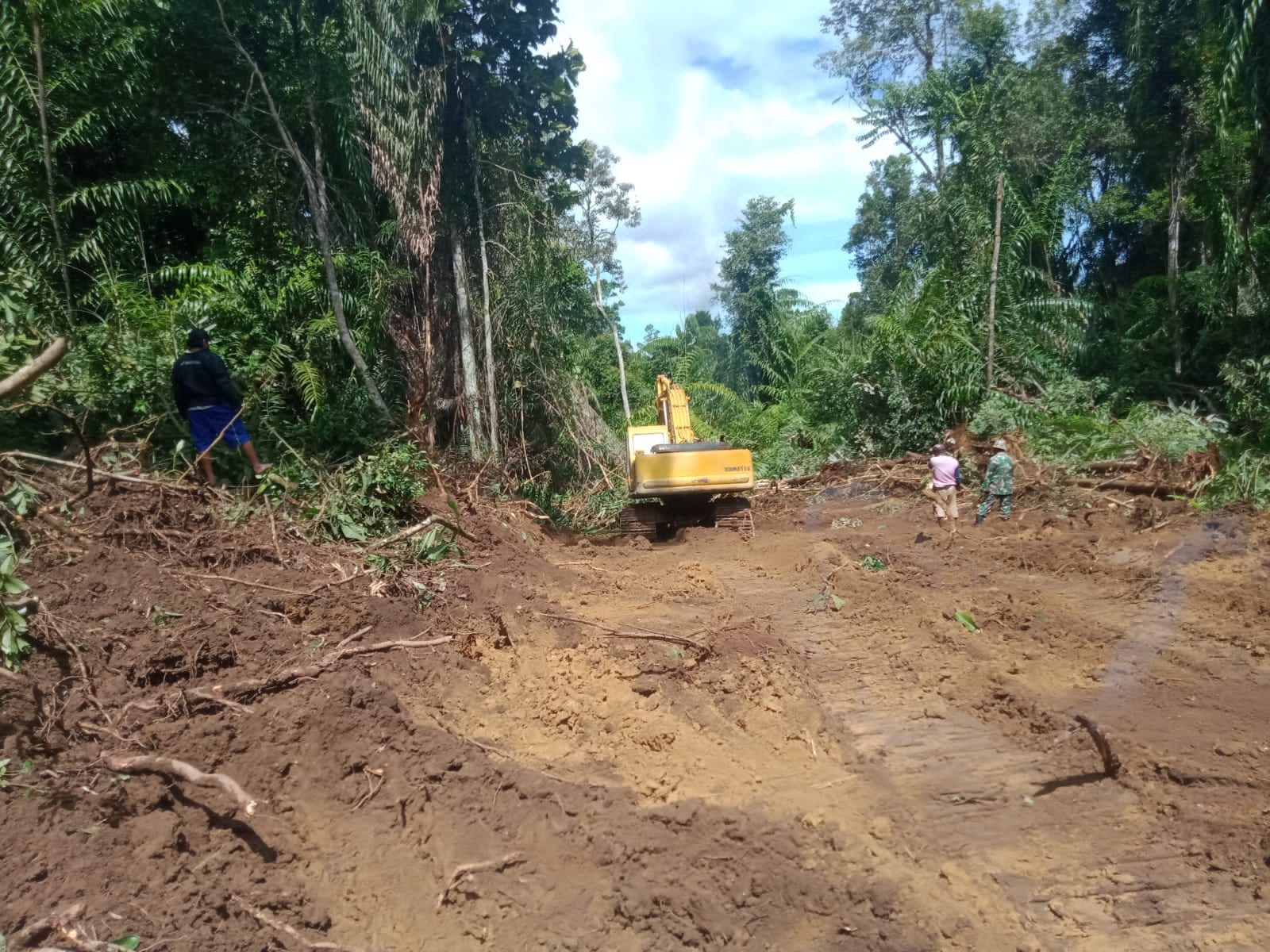 Menjelang 3 Hari Berakhirnya Pra TMMD Kodim 0206/Dairi, Jalan Selesai Mencapai Menjelang 3 Hari Berakhirnya Pra TMMD Kodim 0206/Dairi, Jalan Selesai Mencapai