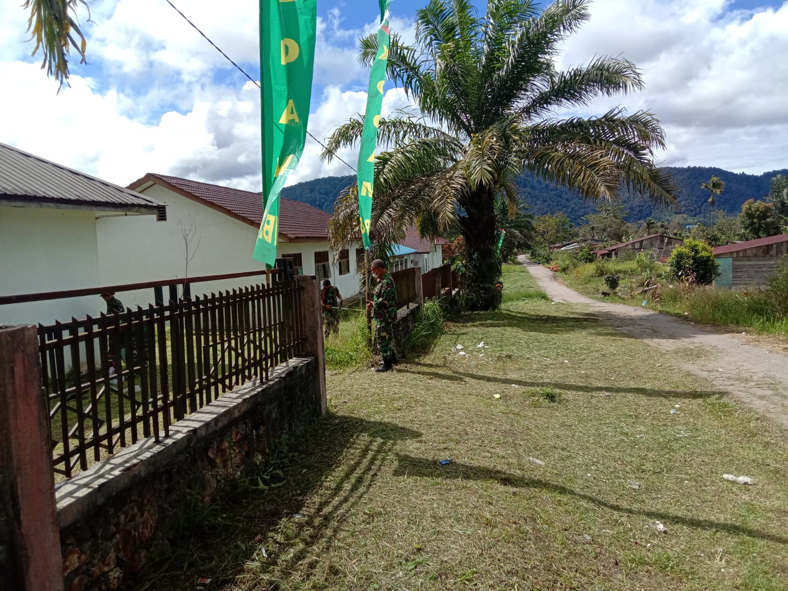 Personel Satgas TMMD 112 Kodim 0206/Dairi Menginap di 10 Rumah Warga