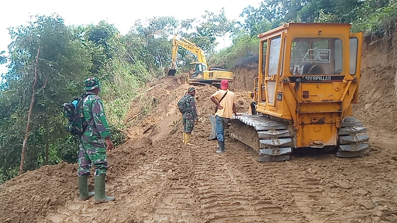 Pembuatan Jalan TMMD 112 Kodim 0206/Dairi 8 Km Mencapai 3240 Meter
