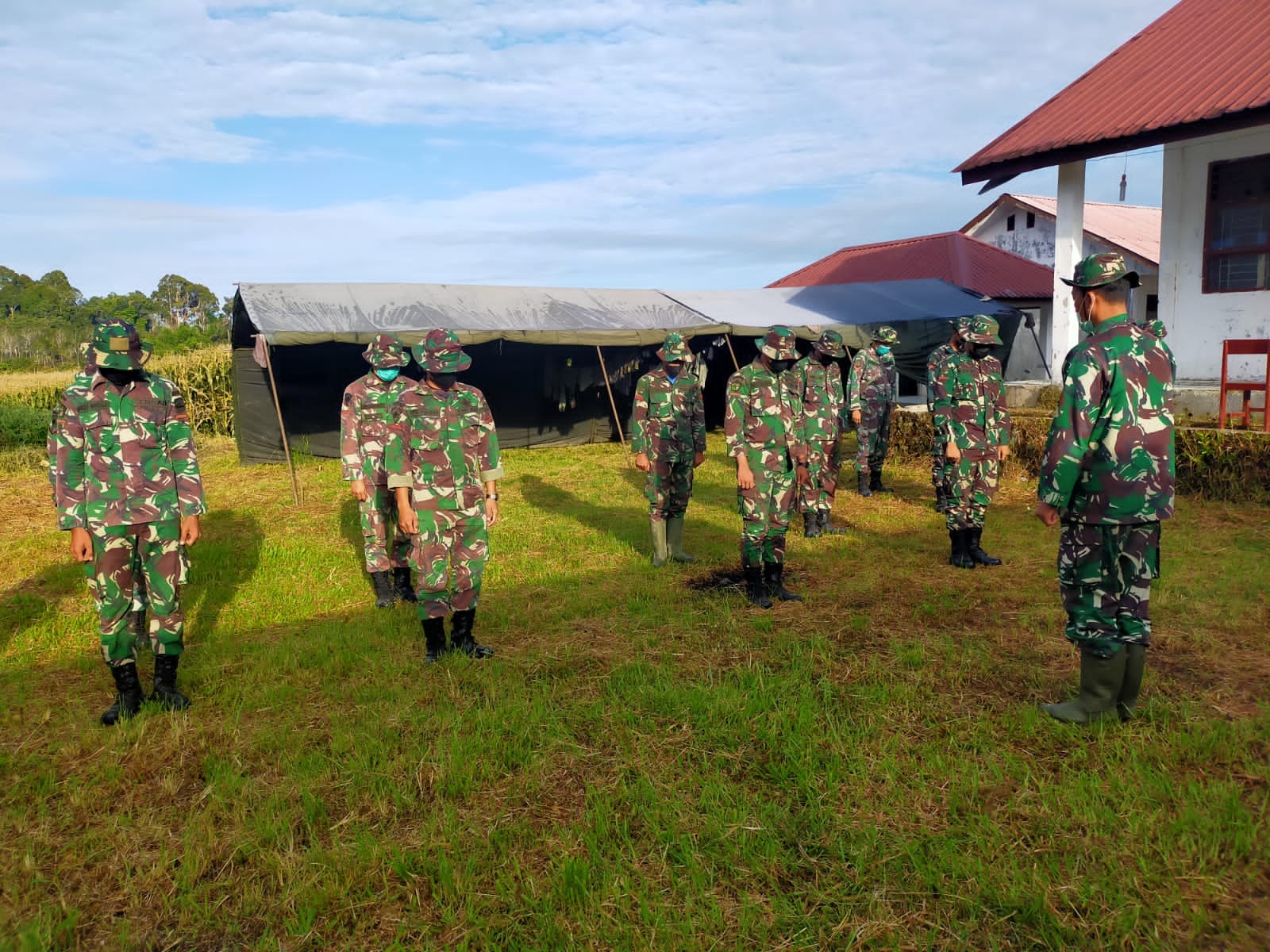 Prajurit Tiga Matra dan Polri Lanjutkan Pengerjaan Jalan Baru TMMD 112 Kodim 0206/Dairi
