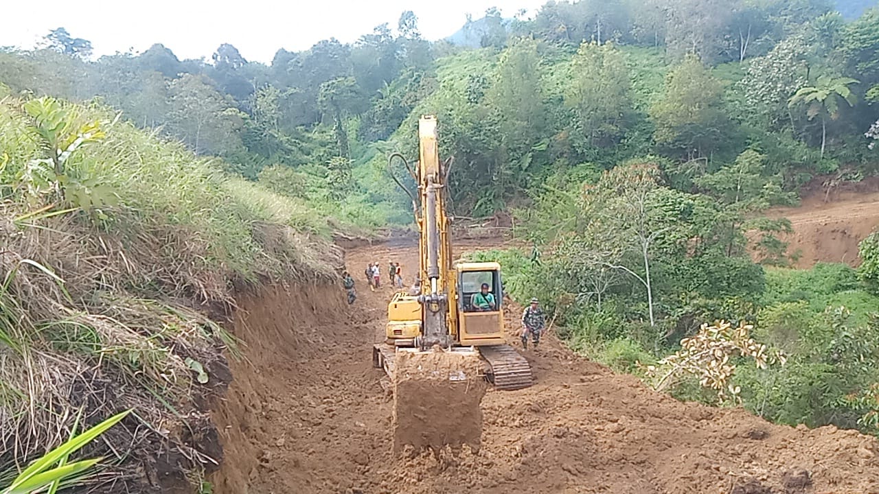 Jalan 8 Km Setengah Selesai di Wilayah Phakpak Barat di Percepat