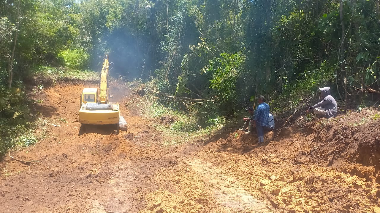 Hari Kelima Setelah Pembukaan Jalan Desa Mencapai Panjang 4070 meter