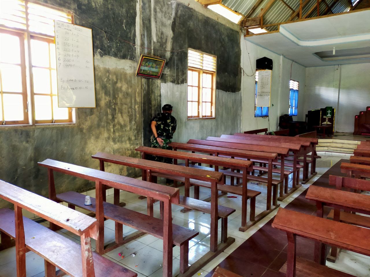 Pengecatan Bangunan Gereja Selesai 100 % Dalam Kegiatan TMMD 112 Kodim 0206/Dairi