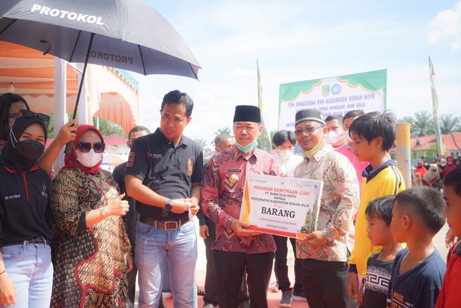 Pemkab Rohil, Penggerak PKK Rohil, GRMB, PPNI Adakan Sunatan Massal dan Bagikan Sembako