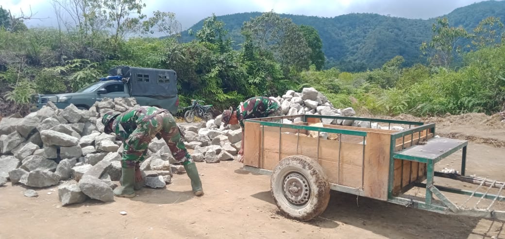 Komsos Dapat Motivasi Petani Cabe di Lokasi TMMD 112 Pakpak Bharat Oleh Prajurit Yonzipur 1/DD
