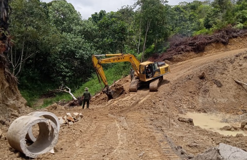 Penggalian Gorong - gorong di Desa Aornakan 2 Mulai Dikerjakan Satgas