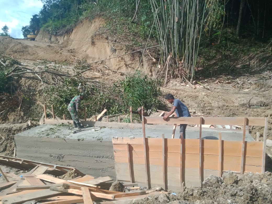 Cuaca yang Panas Tidak Dapat Menghentikan Pemasangan Box Culvert yang Mencapai 80 %