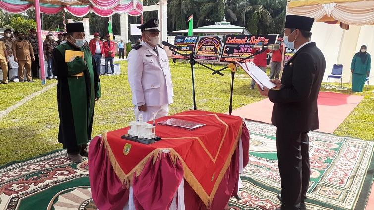 Bupati Rohil Afrizal Sintong, SIP Lantik Jufri, ST Jadi Pjs Penghulu Kasang Bangsawan