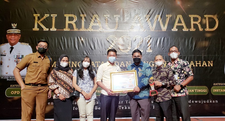 Bupati Rohil Hadiri Acara Penerimaan Penghargaan Pemeringkatan dan Penganugerahan Badan Publik