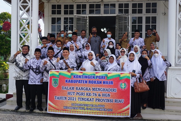 Lepas Kontingen PGRI ke Pelalawan, Bupati Rohil Yakin PGRI Rohil Harumkan Nama Daerah